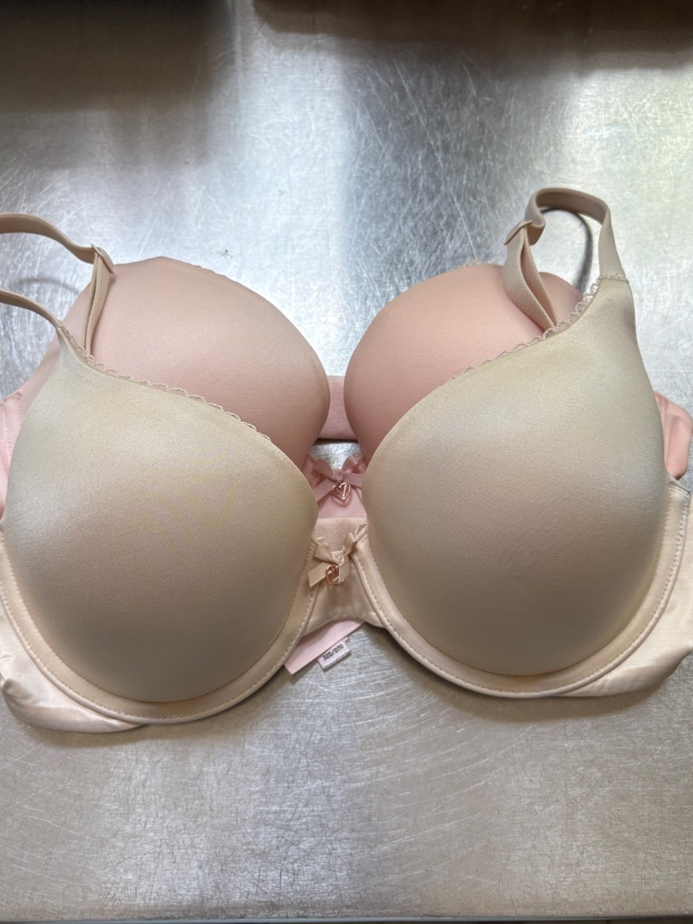 Victoria's Secret Body by Victoria Perfect Shape Push Up Bra Set of 2 in 32D
